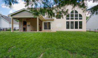 876 Kiefer Trails Dr, Ballwin, MO 63021