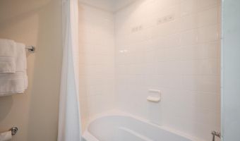 4113 S FOUR MILE RUN Dr #404, Arlington, VA 22204