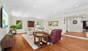 2 Knollwood Ln, Darien, CT 06820