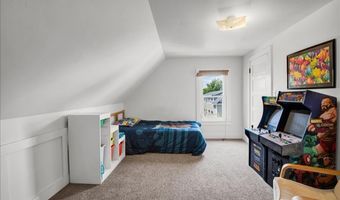16 Isham St, Burlington, VT 05401