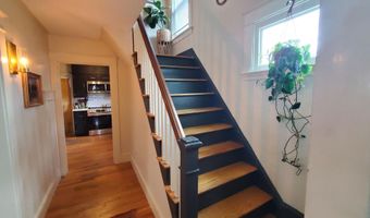 84 14th St, Bangor, ME 04401