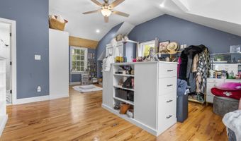 170 Red Oak Rd, Bridgeport, CT 06606
