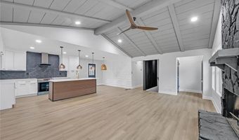 137 Creekview Dr, Woodstock, GA 30188