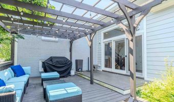 942 N MCKINLEY Rd, Arlington, VA 22205