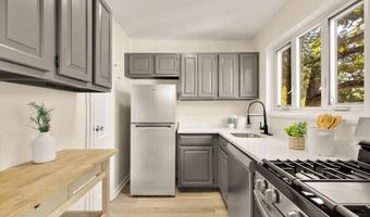 10419 MONTROSE Ave 302, Bethesda, MD 20814