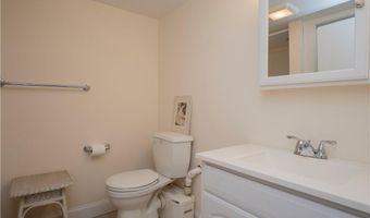 198 Gibbs Ave, Newport, RI 02840