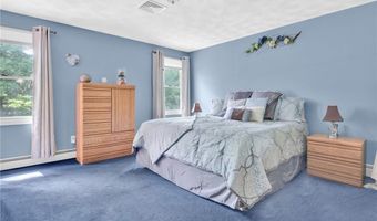 63 Derbyshire Dr, Cranston, RI 02921