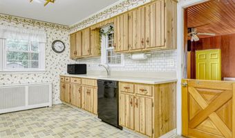 5 Woodland Pl, Airmont, NY 10952