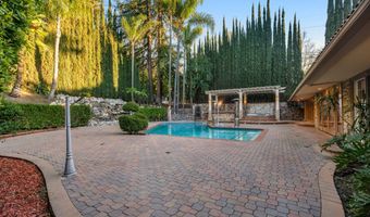 4446 Hayvenhurst Ave, Encino, CA 91436