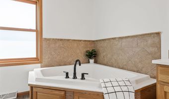 13294 212th Ave, Anamosa, IA 52205