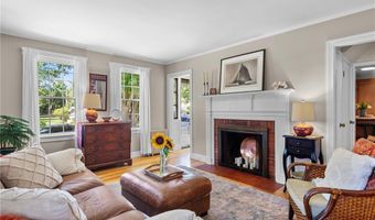 19 Harborview Ave, Bristol, RI 02809