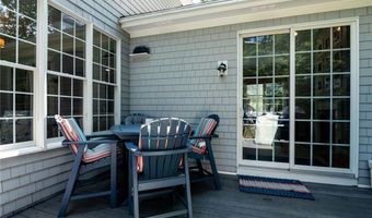 371 Glen Hill Dr, North Kingstown, RI 02874