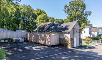 41 Wakemore St, Darien, CT 06820