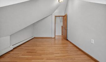 28 Willow St, Bayonne, NJ 07002