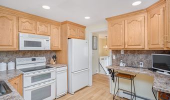 7 Side Hill Ln, Danbury, CT 06810