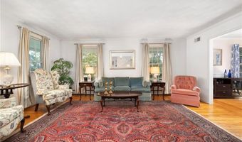 34 Finch Ln, North Kingstown, RI 02874