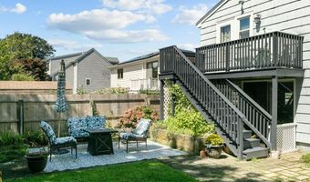 41 Perry Ave, Middletown, RI 02842