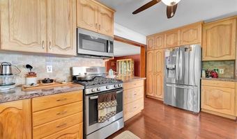 429 Edgewater Dr, Algonac, MI 48001