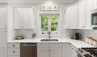 204 Wickford Ct 31, North Kingstown, RI 02852