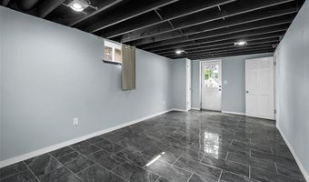 236 Hillcrest Blvd, Ballwin, MO 63021
