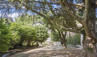90 Hilltop Rd, East Providence, RI 02914