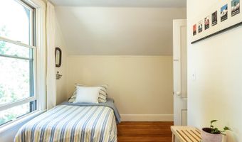 21 Elm St, Belfast, ME 04915