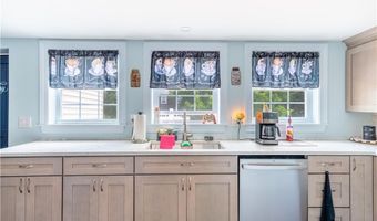 52 Planet Ave, East Providence, RI 02915