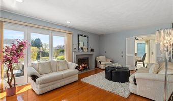 27 Alpine Estates Dr, Cranston, RI 02921