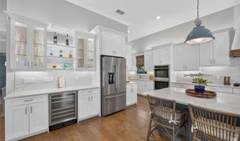 825 MANNS HARBOR Dr, Apollo Beach, FL 33572