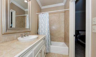 10757 Royal Ridge Ave, Baton Rouge, LA 70810