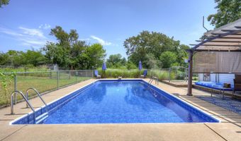 880 Oak Crst, Baxter Springs, KS 66713