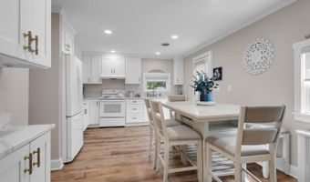 324 E End Ave, Belford, NJ 07718