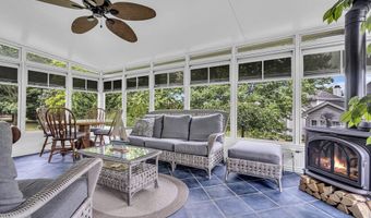 7 Woodlake Ct, Barnegat, NJ 08005