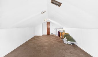 3 Solar Dr, Ambridge, PA 15003