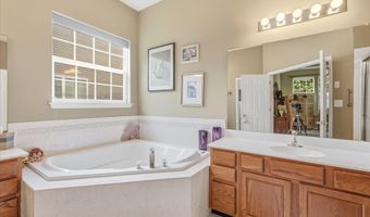 8 Meadowbrook Aly, Barnegat, NJ 08005