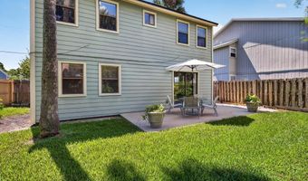 186 PINE St, Atlantic Beach, FL 32233