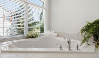 780 S Sussex Ct, Aurora, OH 44202