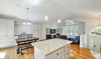 37 Lakeview Ave, Lincoln, RI 02865
