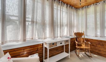 324 E End Ave, Belford, NJ 07718