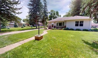 110 Hawthorne St W, Albert Lea, MN 56007