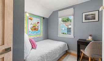 10 Blanding Ave, Barrington, RI 02806