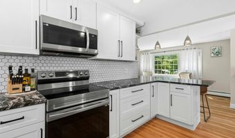 136 Crescent Cir, Cheshire, CT 06410