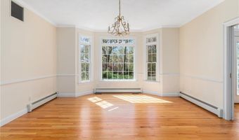 4 Christopher Dr, Lincoln, RI 02865