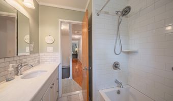 2104 S Circle Dr, Ann Arbor, MI 48103