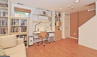 21 E OAK St E, Alexandria, VA 22301