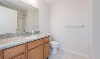 2800 S Knightsbridge Cir, Ann Arbor, MI 48105