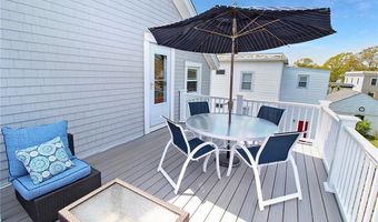 28 W Narragansett Ave, Newport, RI 02840