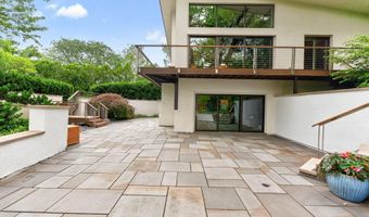 1980 Hillside Dr, Columbus, OH 43221