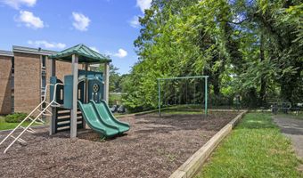 2600 INDIAN Dr 2C, Alexandria, VA 22303