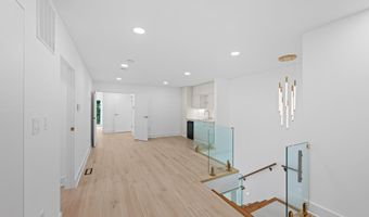 2321 N RICHMOND St, Arlington, VA 22207